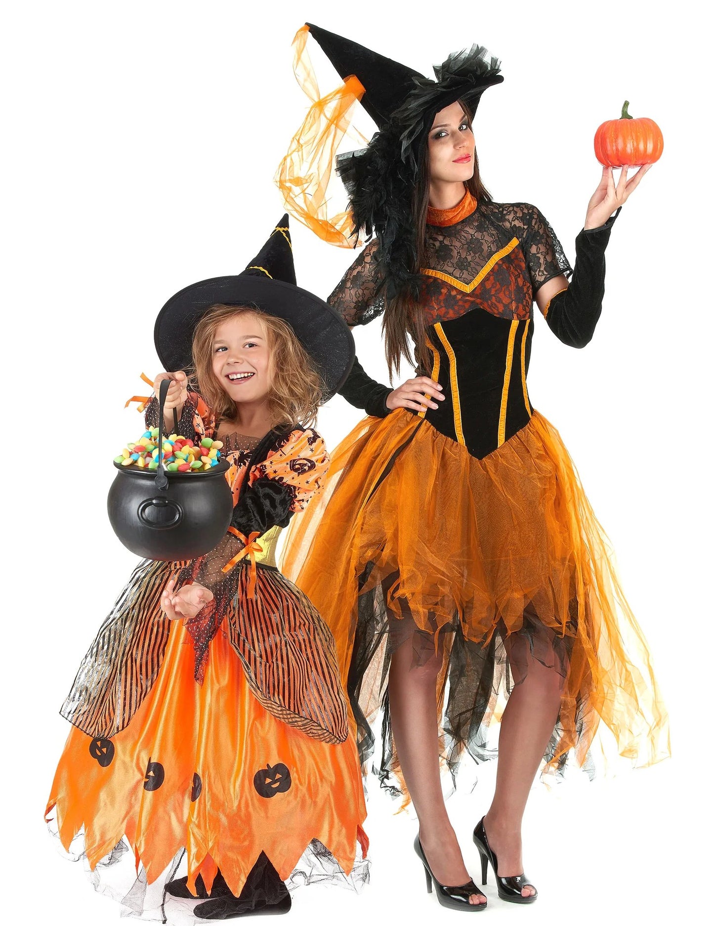 Fato de bruxa laranja para mãe e filha no Halloween