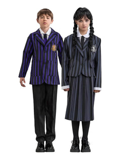 Disfrace de casal e grupo Família Addams