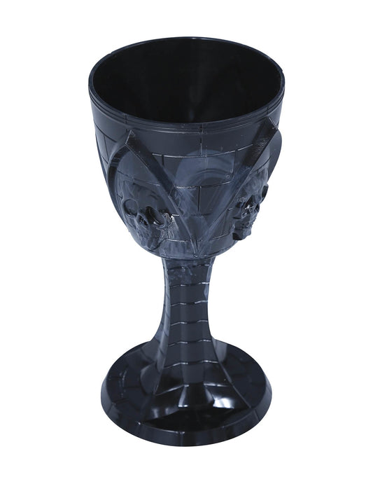 Vue de trois-quarts du verre à pied tête de mort