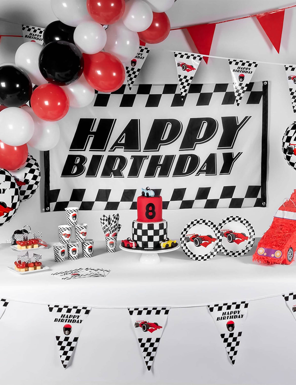 pratos em cartão aos quadrados para aniversário de criança black and white com carro de corrida vermelho