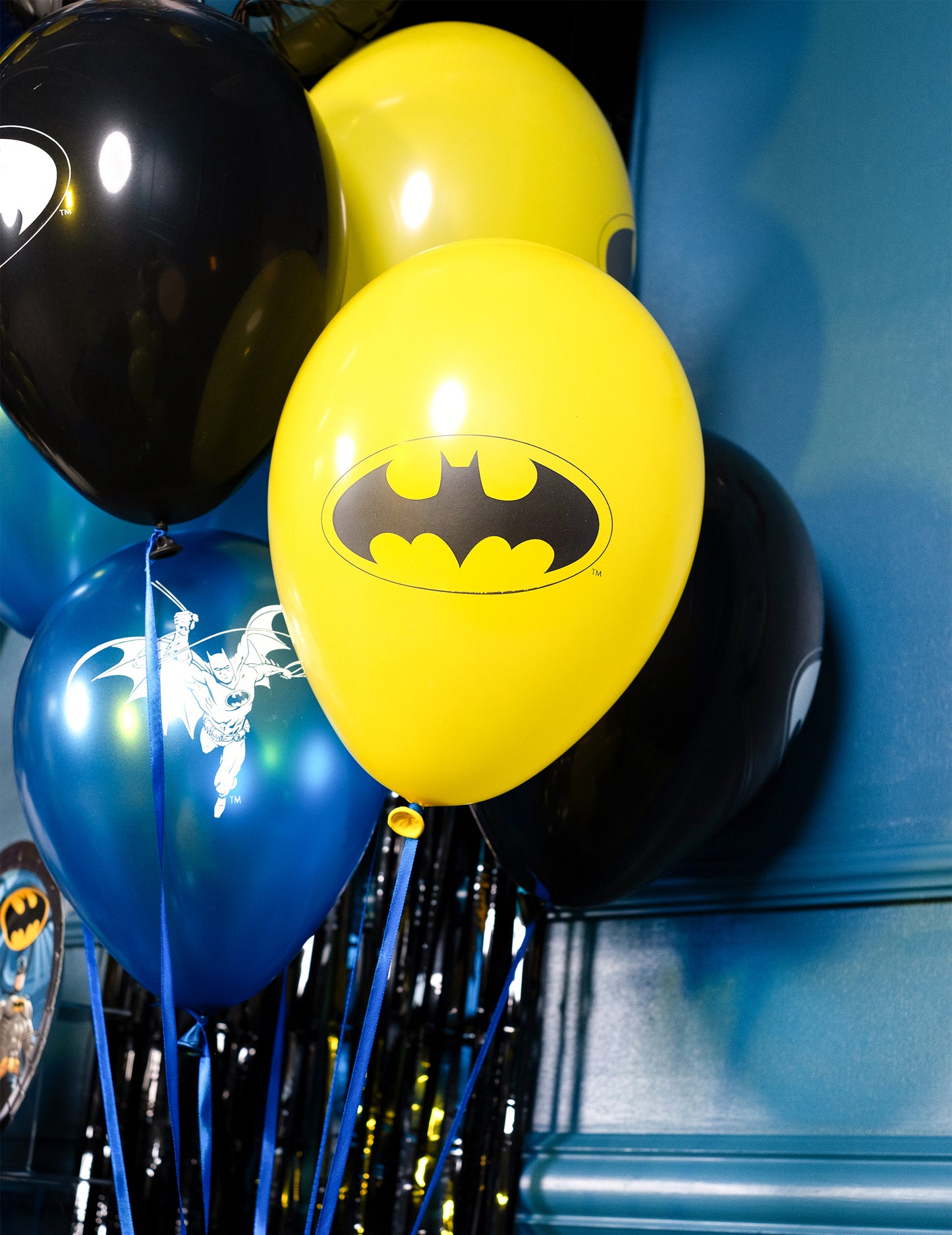 Gros plan sur le logo des ballons latex Batman