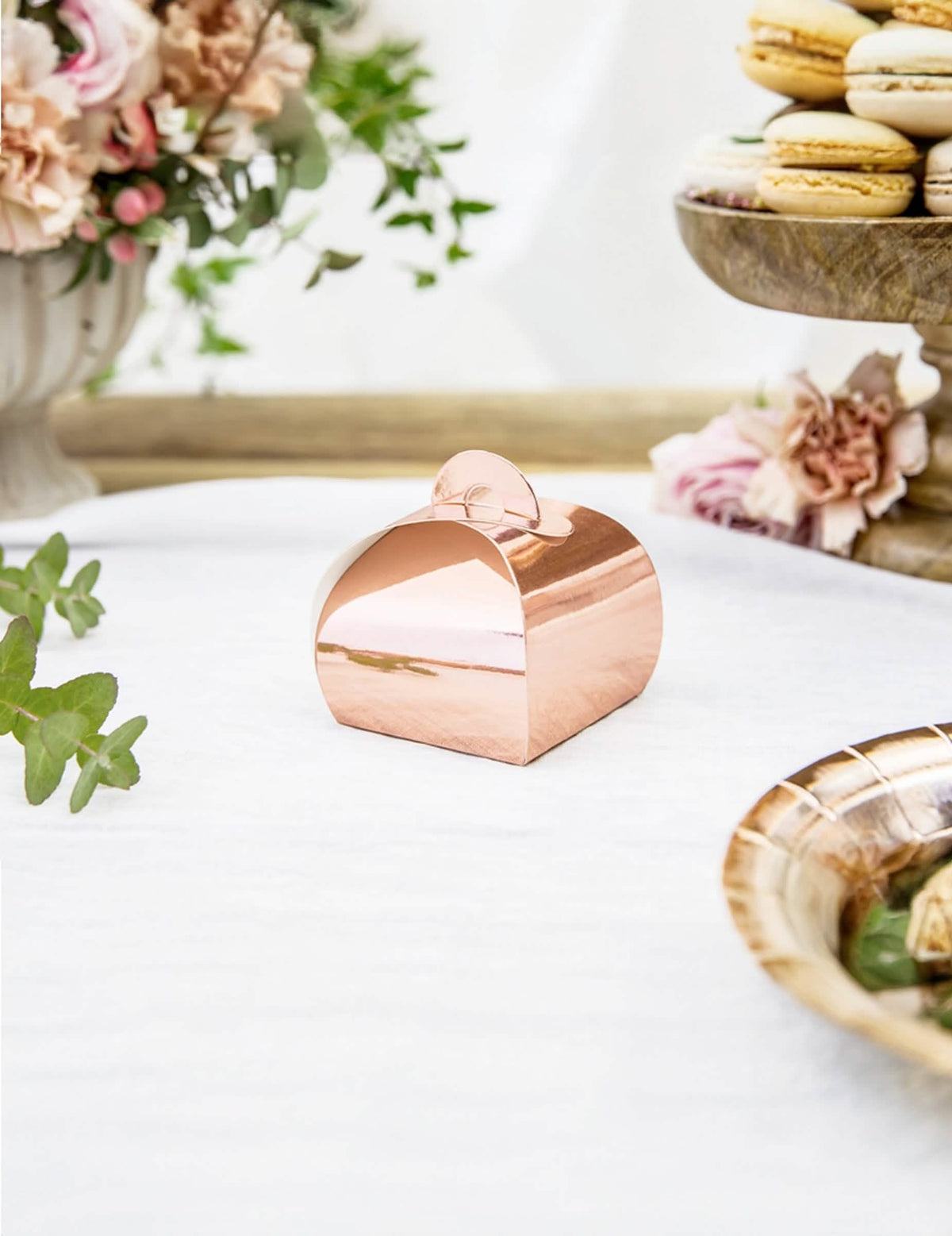 Em cenário numa decoração de festa da caixa de cartão para rebuçados ouro rosa metalizado