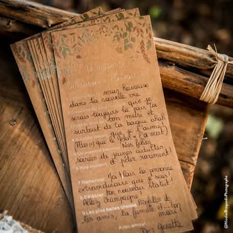 Close-up of the text-filled wedding greeting cards for the newlyweds, kraft and bronze, to be filled in