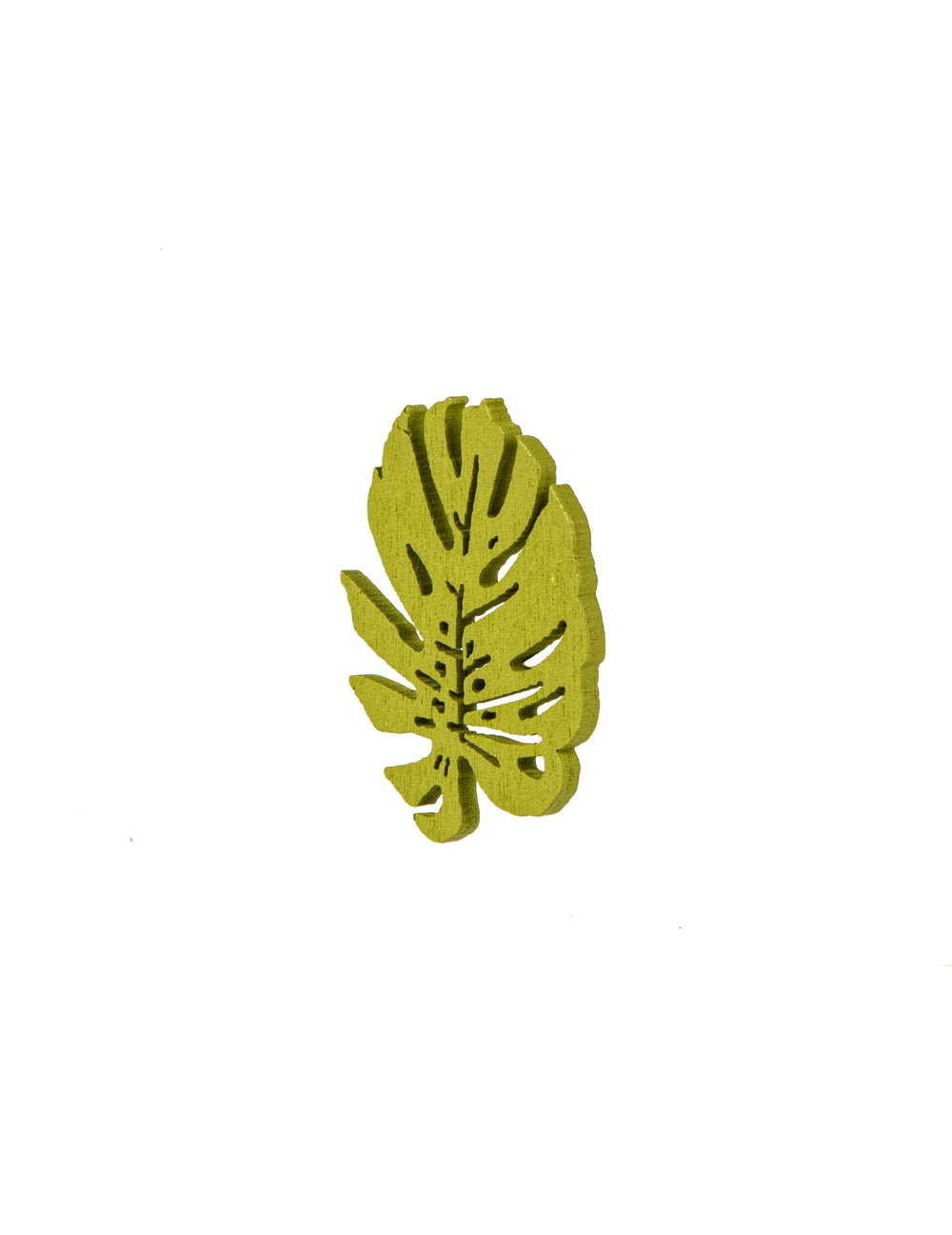 Vue de profil des confettis en bois feuilles tropicales