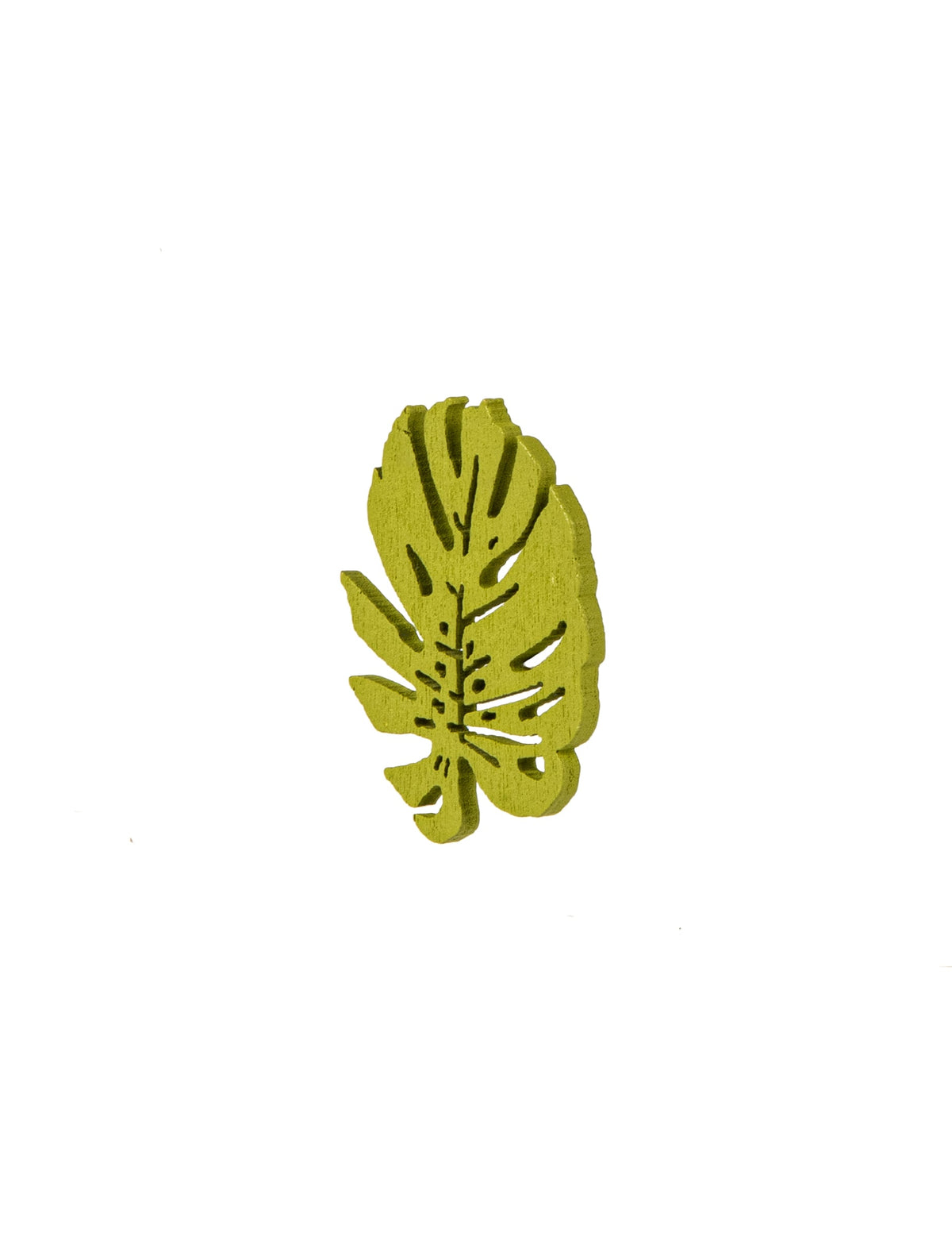 Vue de profil des confettis en bois feuilles tropicales