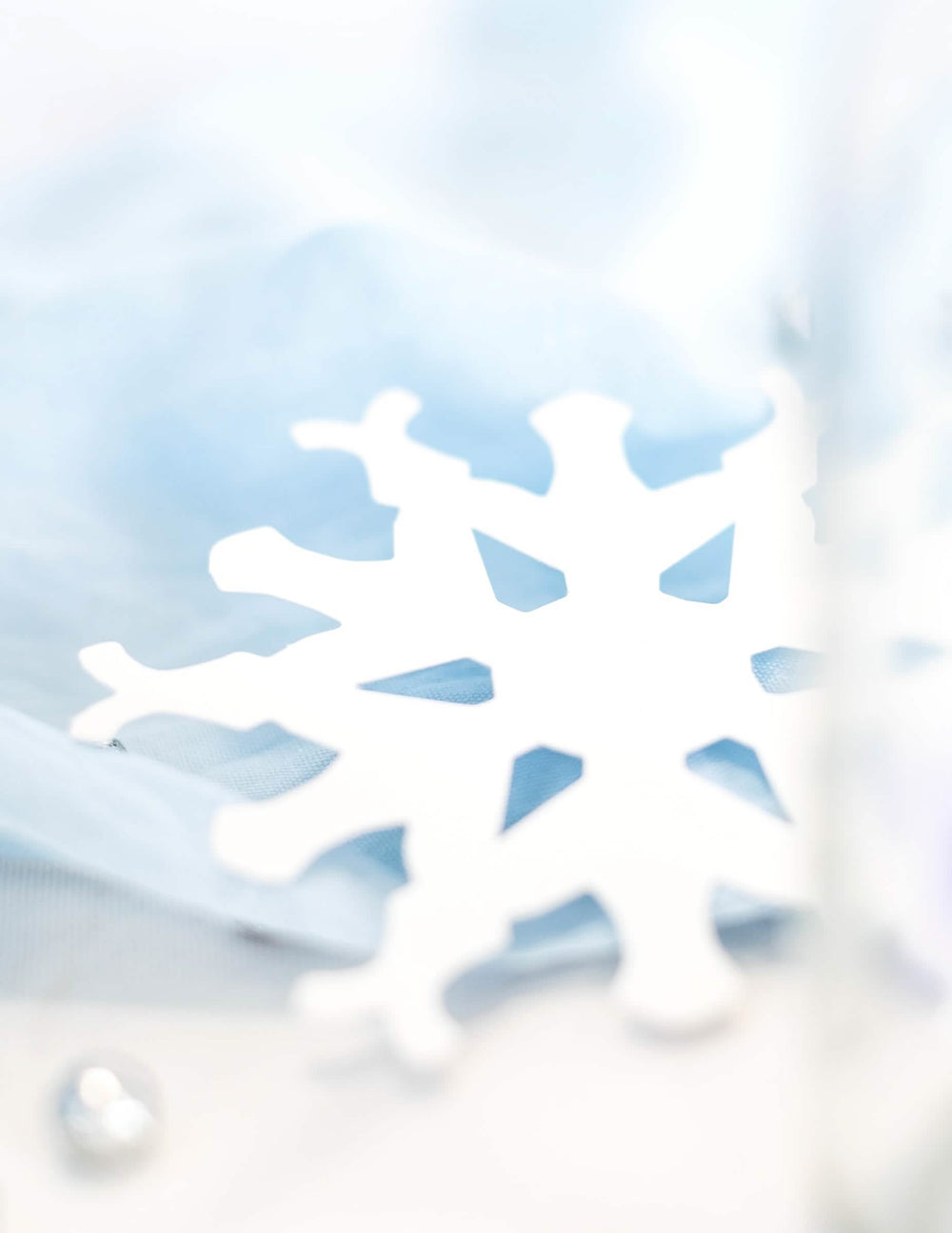 Detalhe do recorte dos flocos de neve de natal para decoração