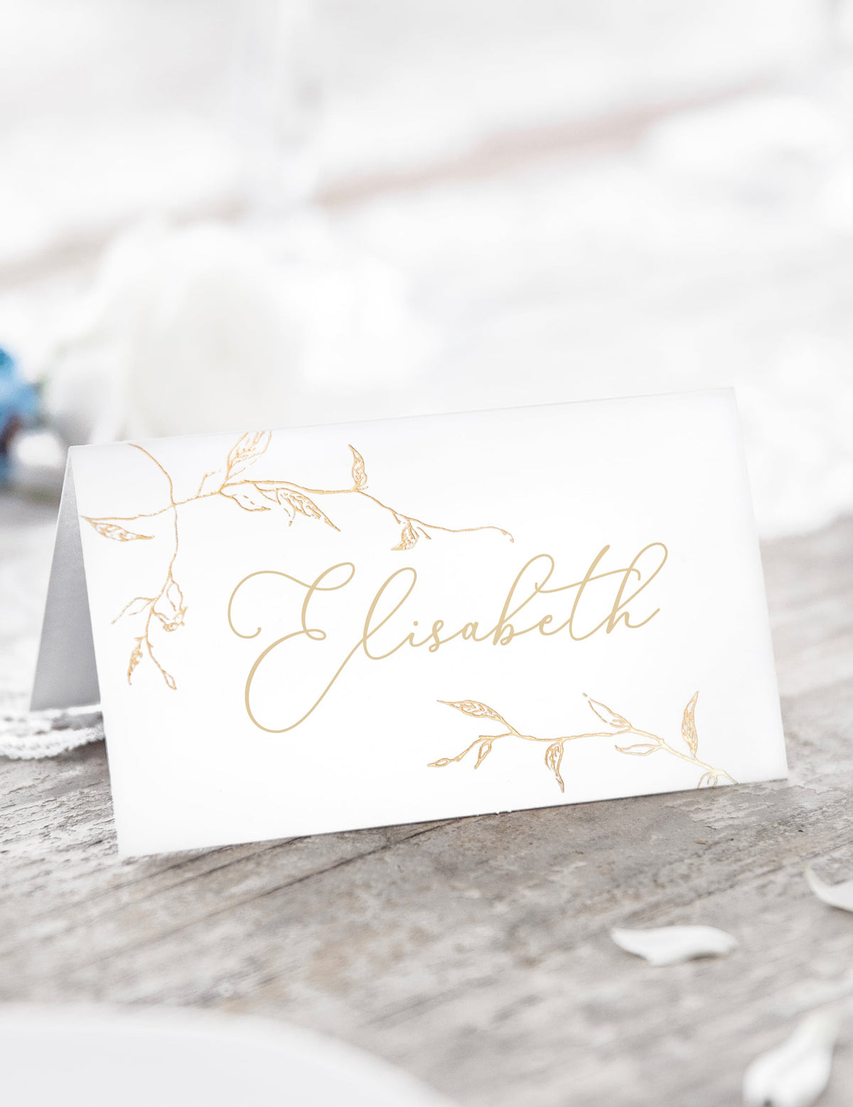 Marque-places en carton branchages dorés pour mariage blanc et or