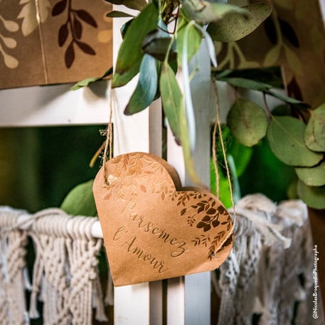 Mise en situation du sac coeur végétal parsemez l'amour pour mariage