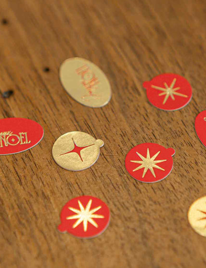 100 confetis Feliz Natal intemporal vermelho e dourado de 1 a 2 cm