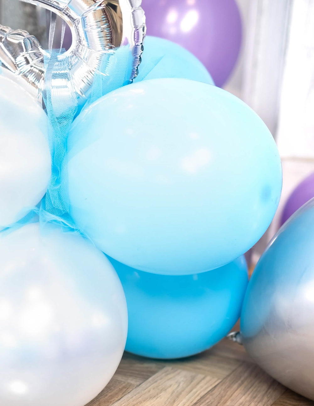 Close-up of the assembly of the party balloon