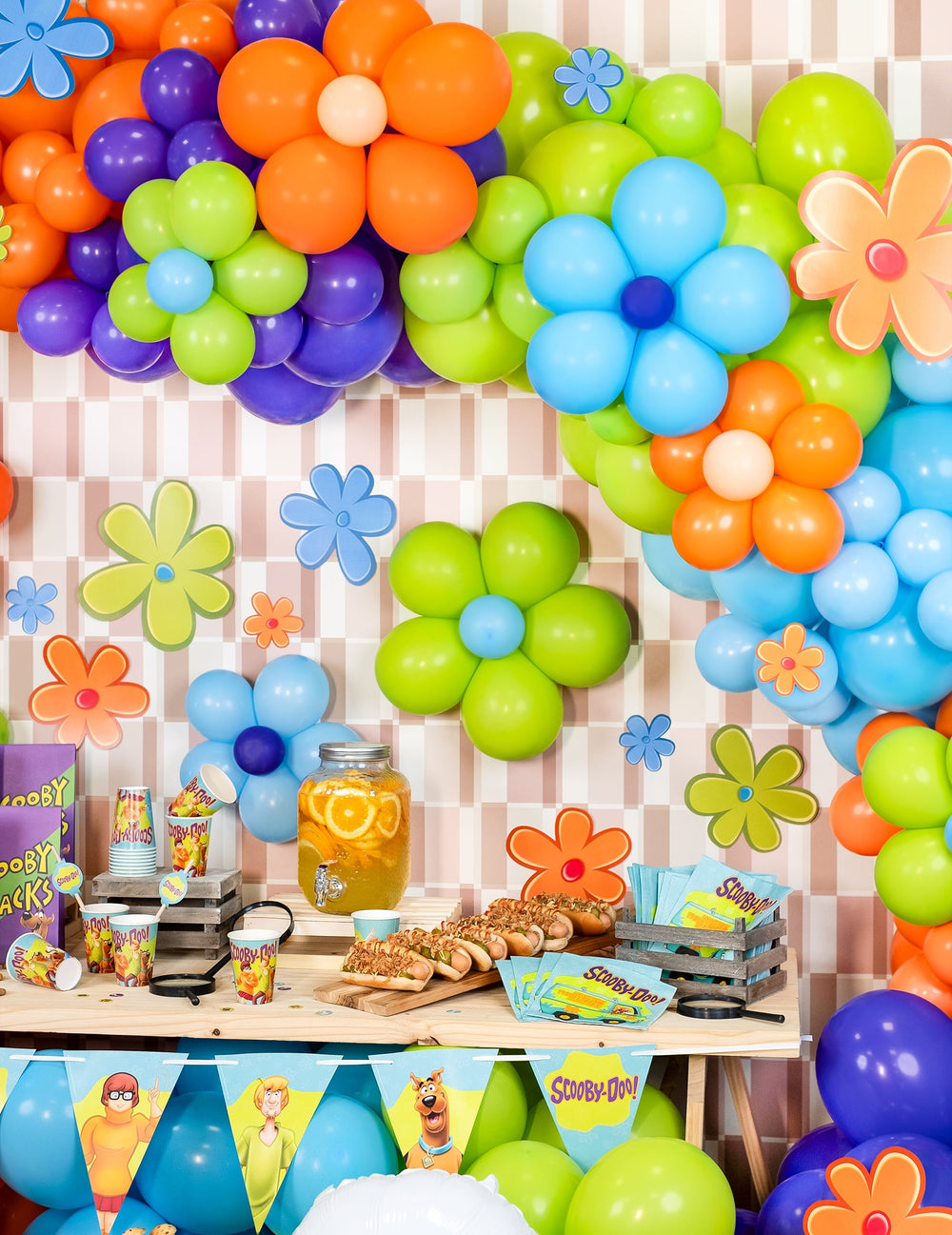 Mise en situation décorative des ballons de baudruche pour fête vert clair