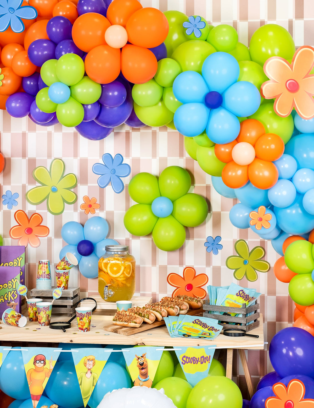 Mise en situation décorative des ballons de baudruche pour fête vert clair
