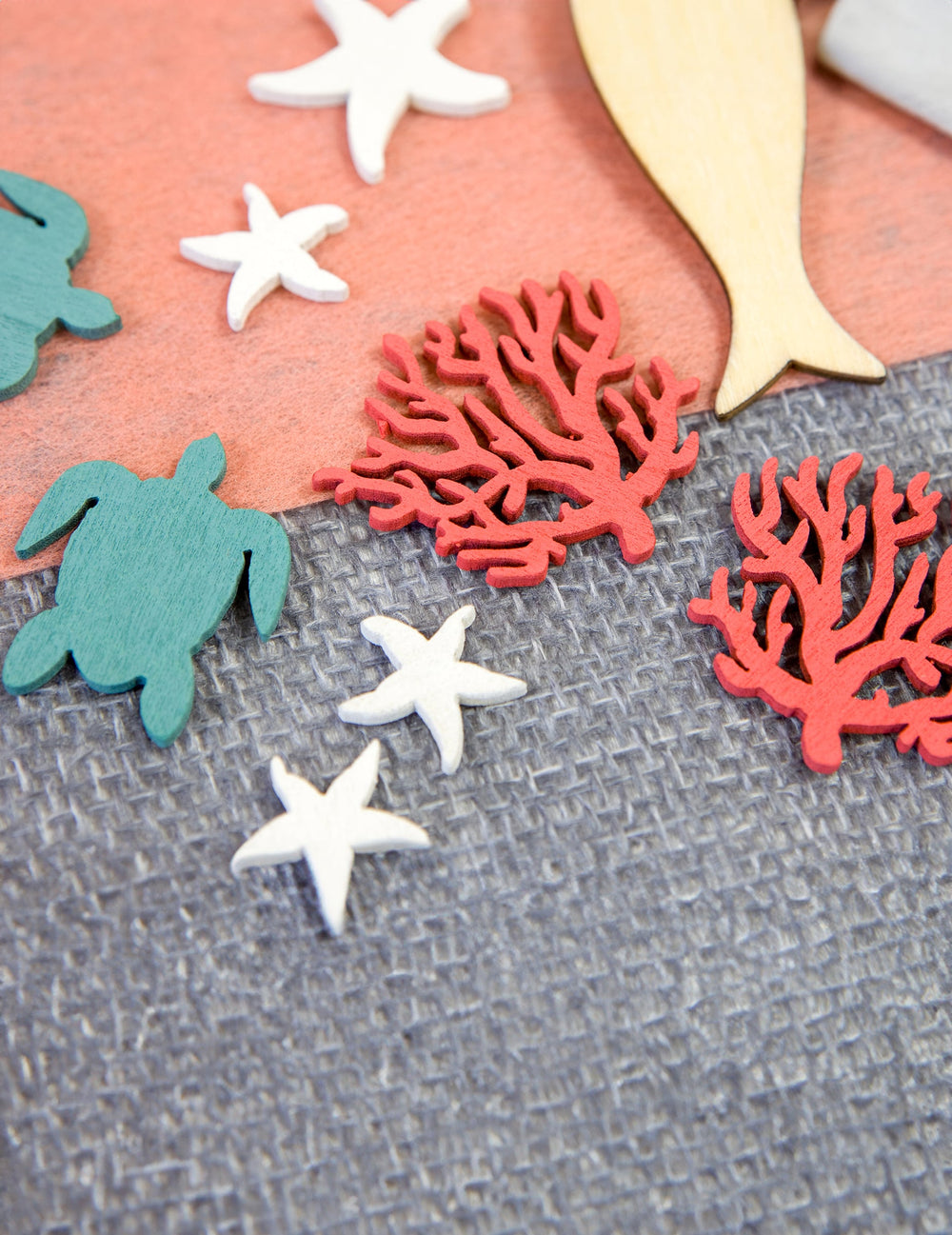Mise en situation du confettis en bois corail thème marin