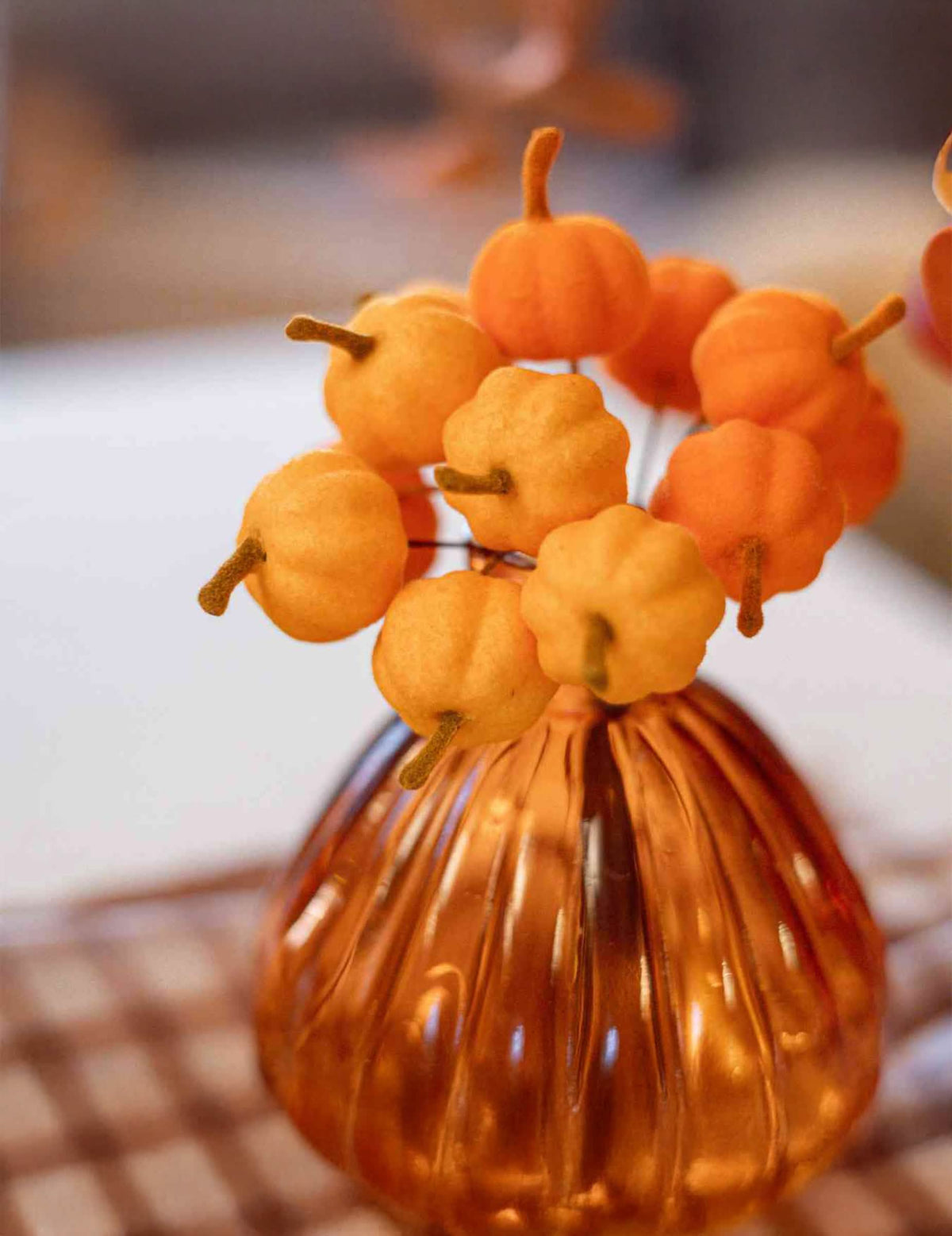 12 Mini abóboras com haste em veludo laranja 13 cm