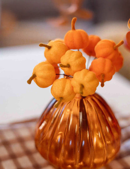 12 Mini abóboras com haste em veludo laranja 13 cm