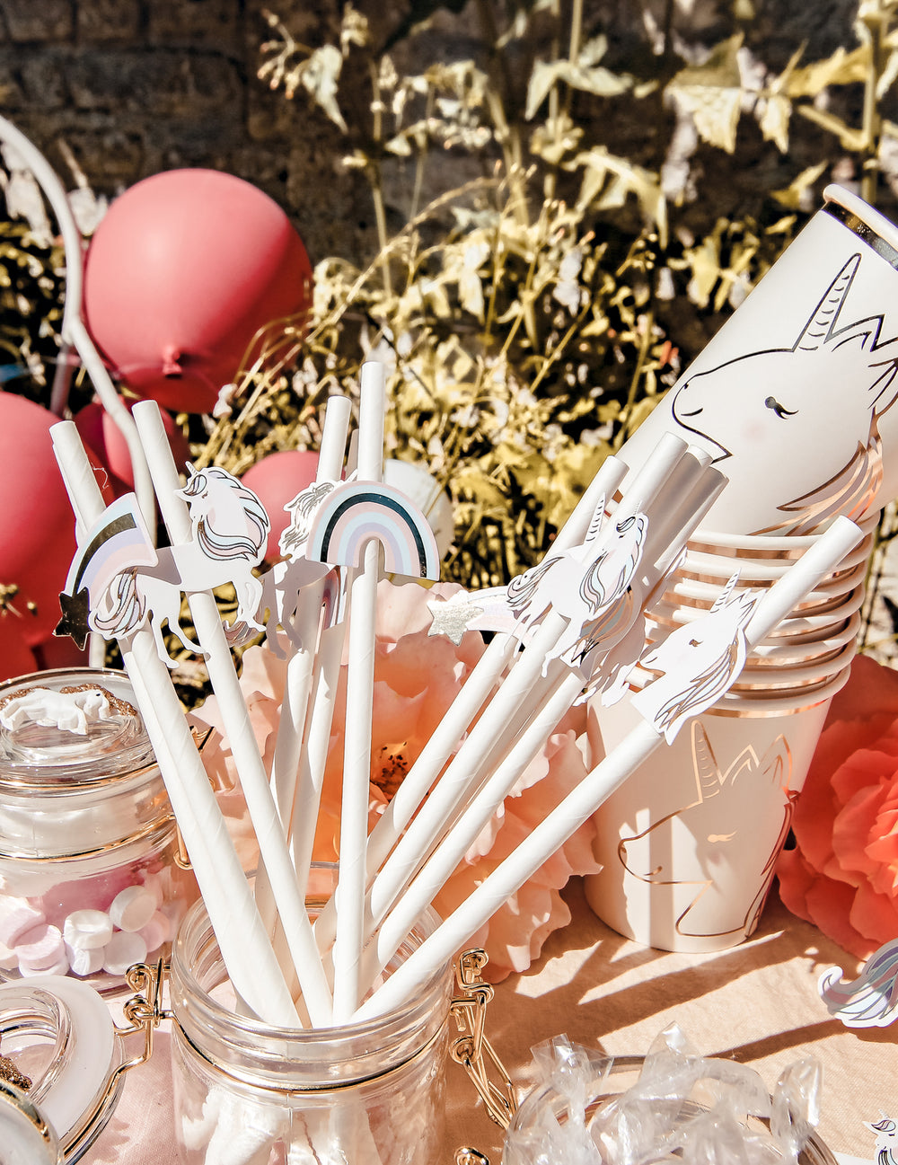 Détail des motifs des pailles licorne pour anniversaire