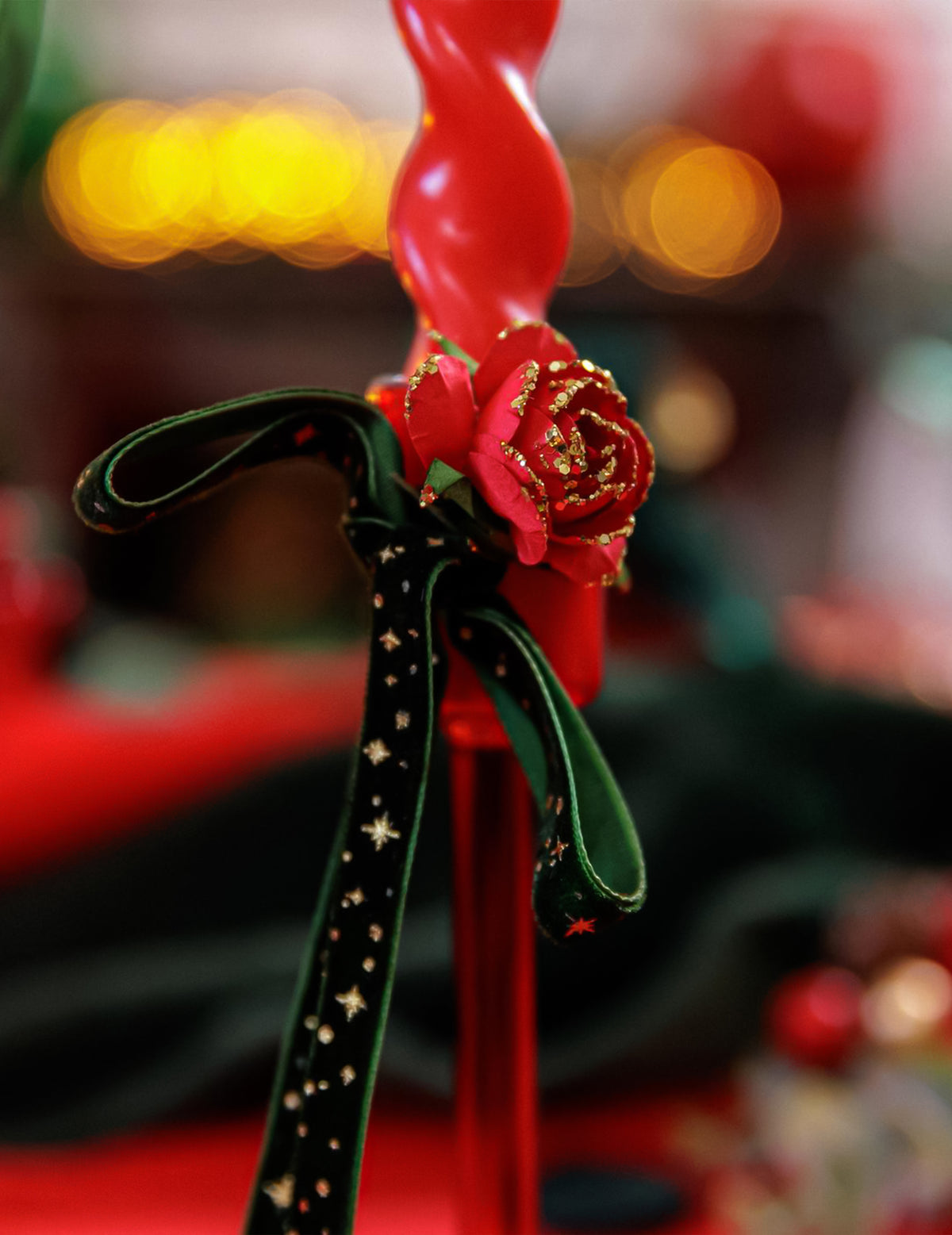 12 rosas de papel com haste vermelho e dourado 3,5 cm