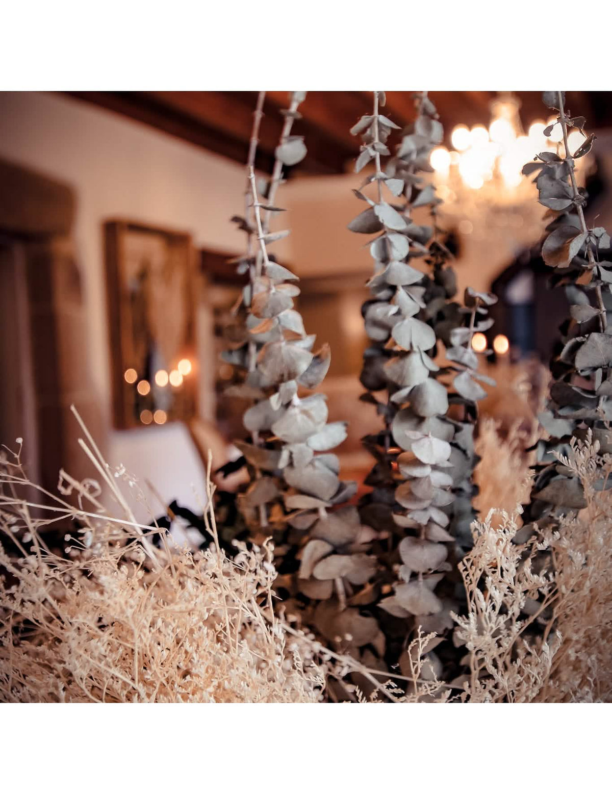 Cenário de eucalipto seco decoração de casamento