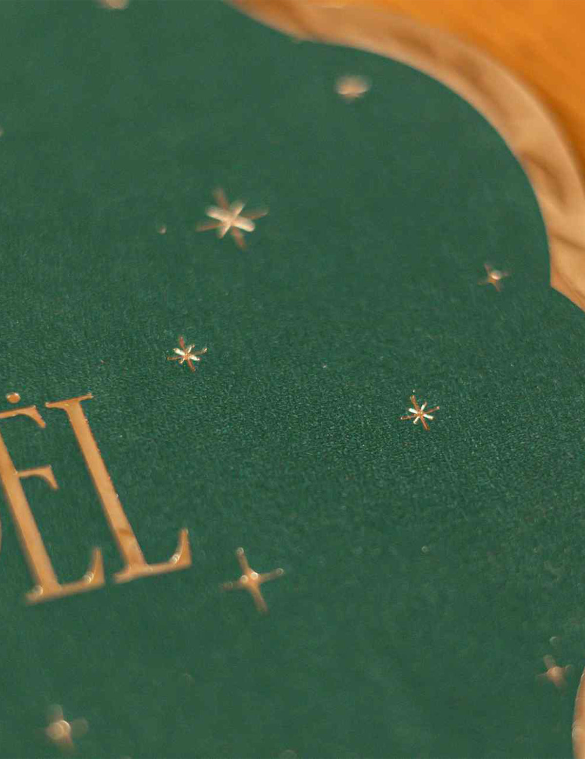 16 guardanapos Feliz Natal intemporal verde inglês e dourado 32 x 32 cm