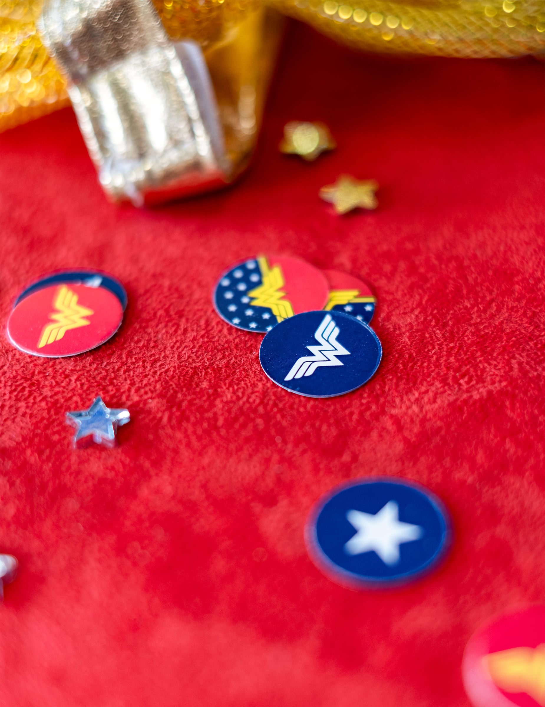 Détail des logos des Confettis Wonder Woman™