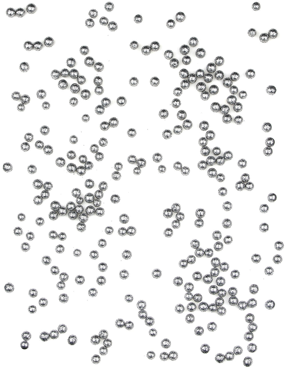 Gros plan sur les confettis de table mini boules pailletées argentées