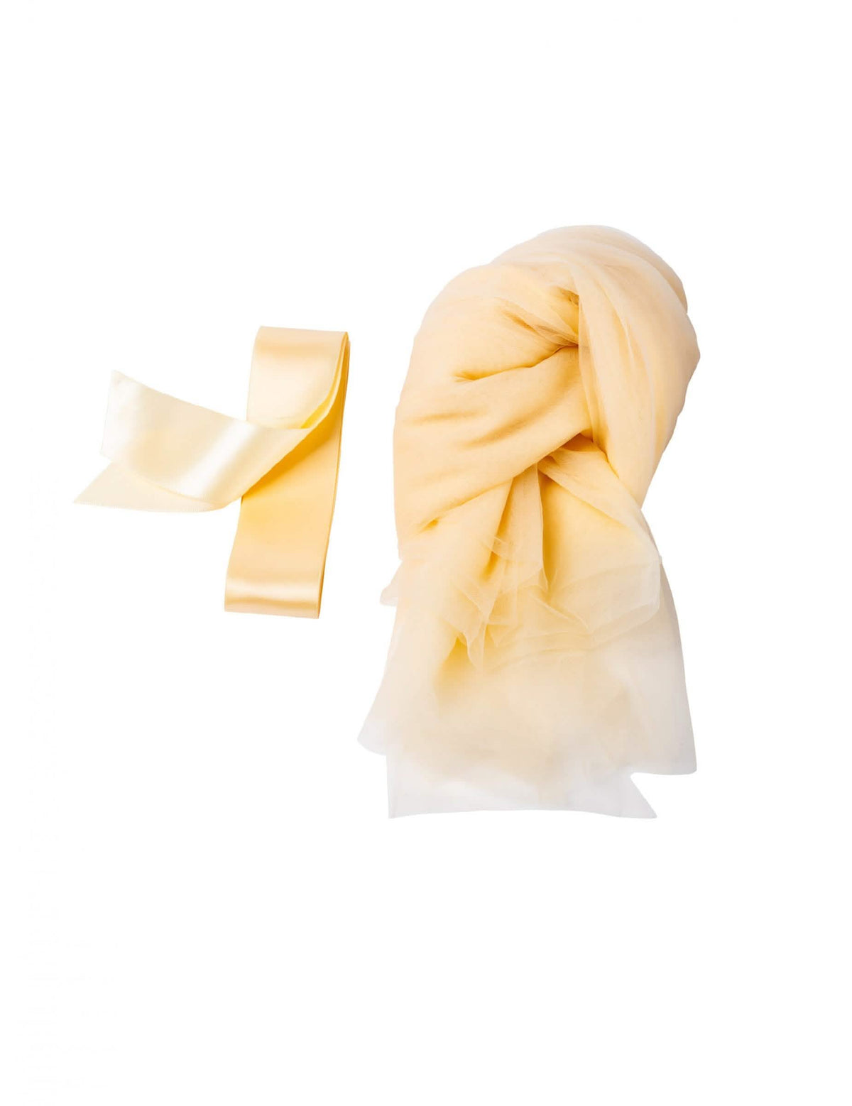 Détails de tulle et de ruban satiné du voile de chaise de mariage chic