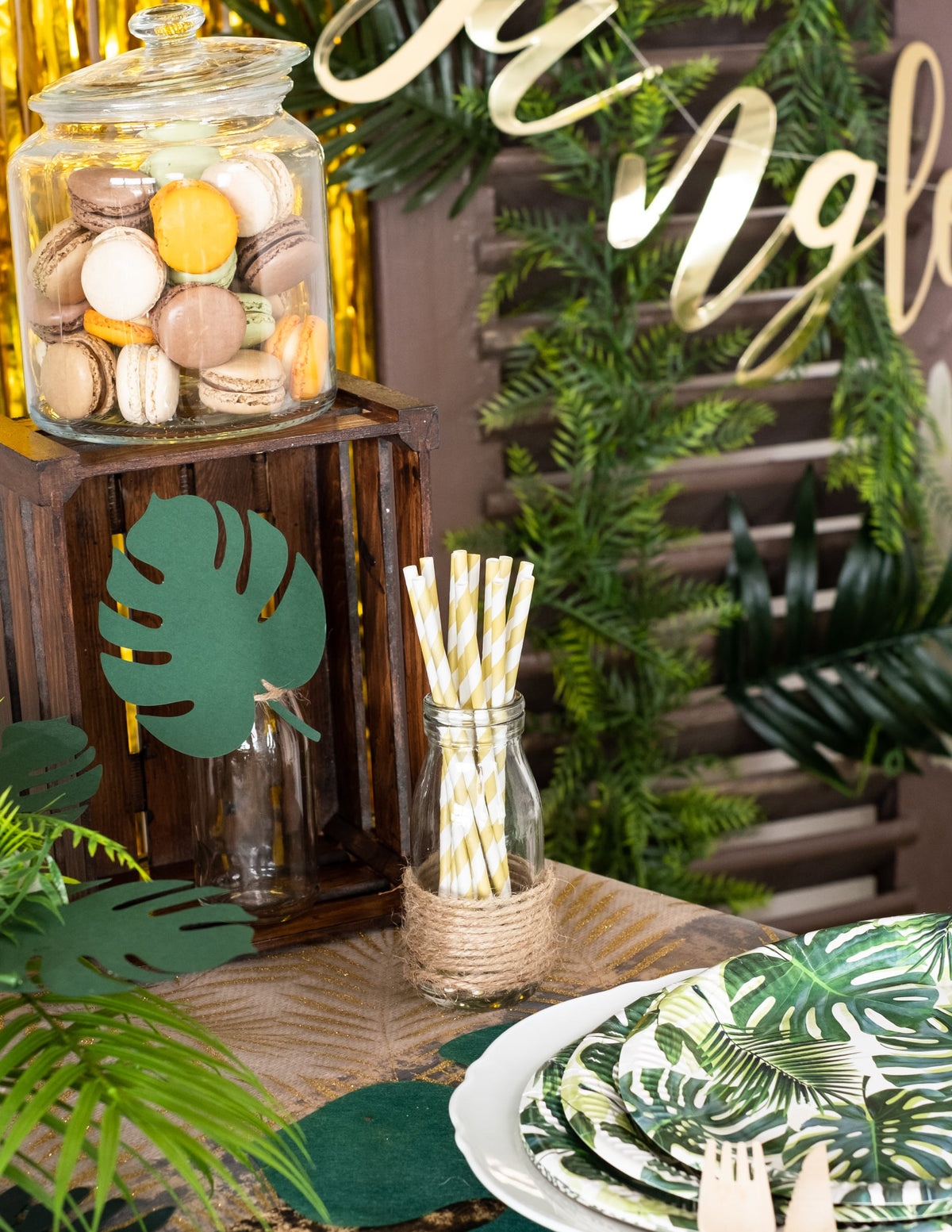 Décoration de table des pailles en carton rayées pour fête dorées