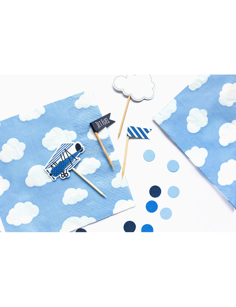 Mise en scène des serviettes en papier petits nuages pour baby shower bleu et blanc