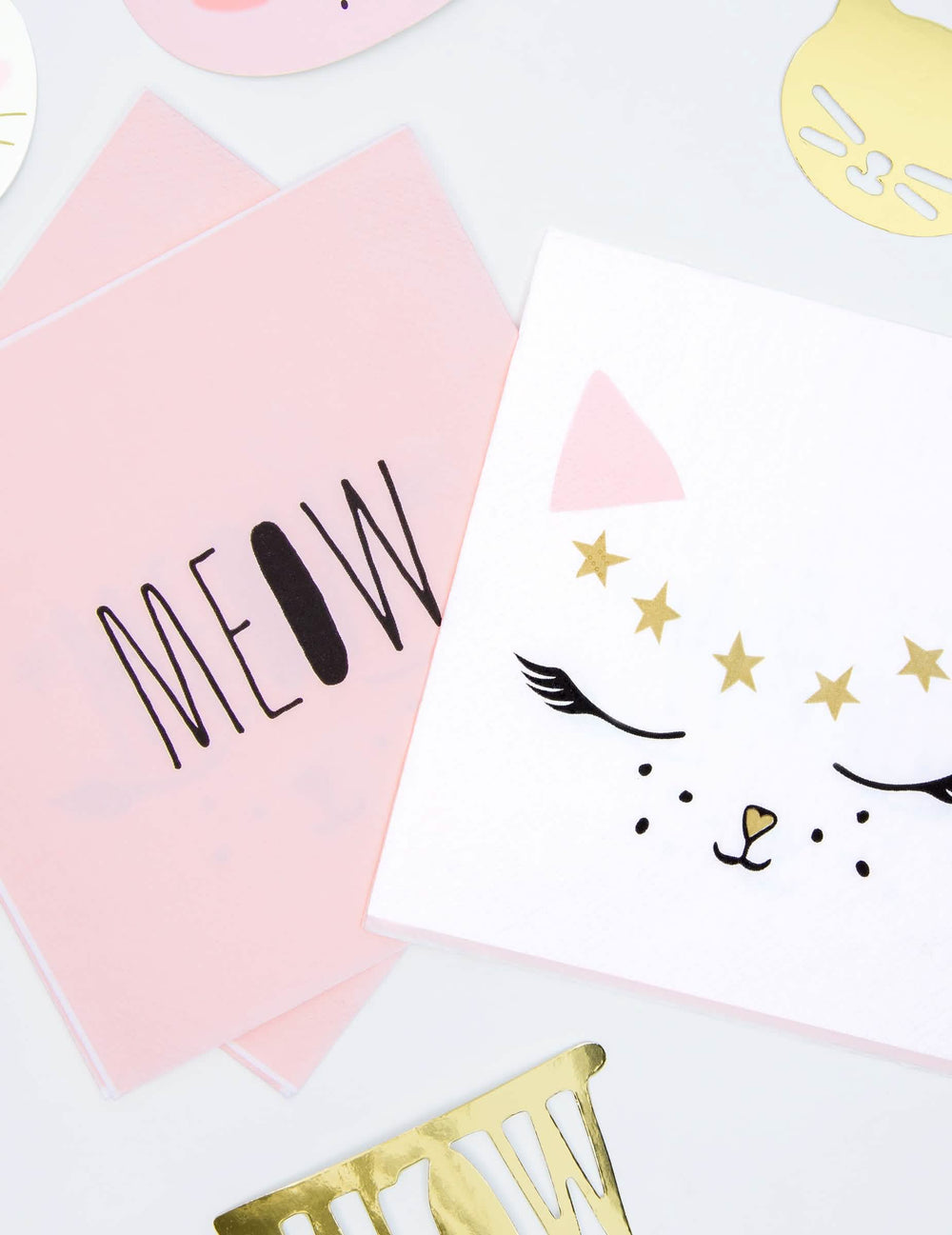guardanapos chaton branco e cor de rosa com detalhes dourados