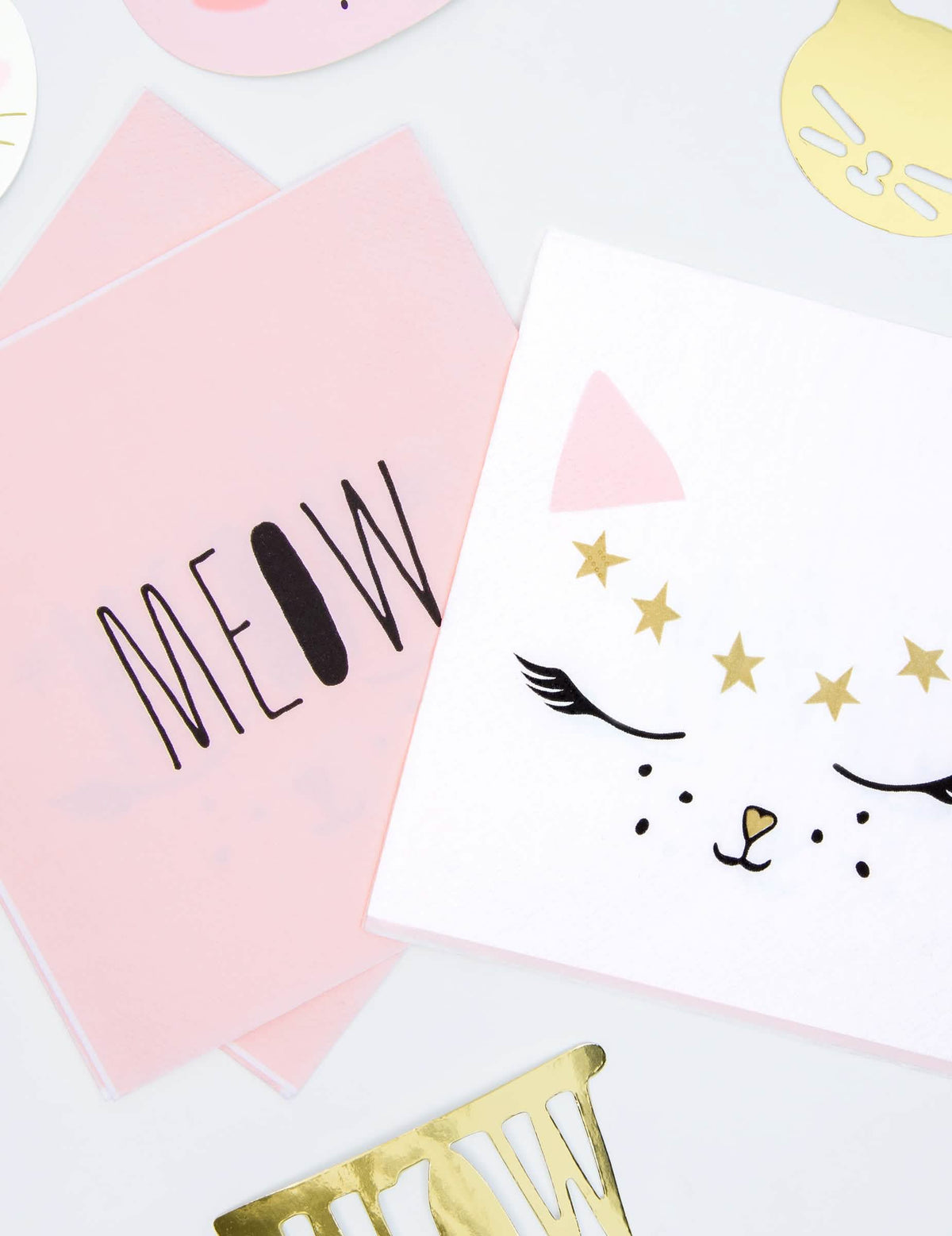 guardanapos chaton branco e cor de rosa com detalhes dourados