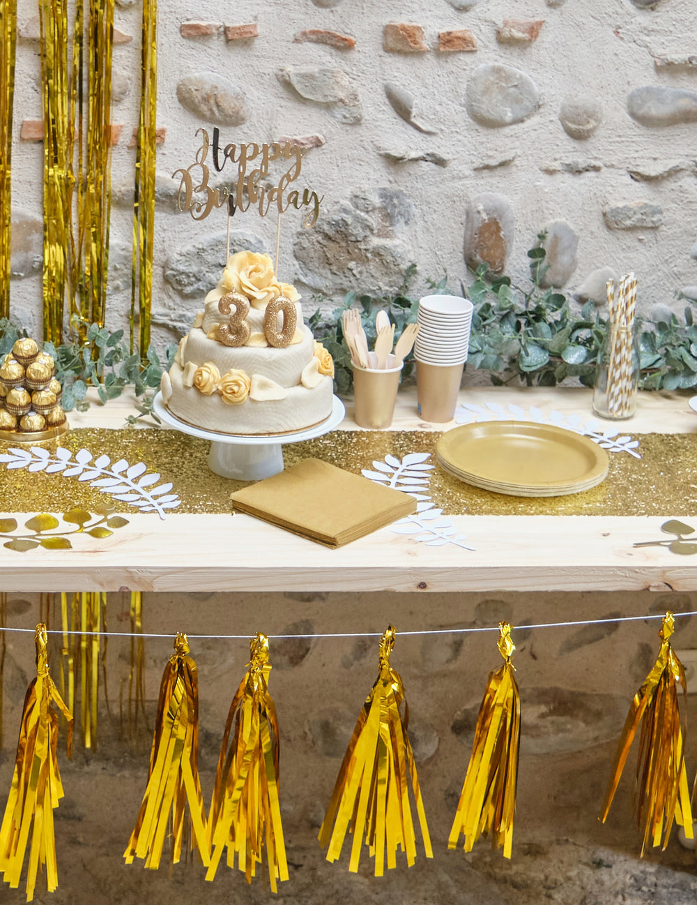Décoration de buffet d'anniversaire des 20 serviettes en papier festives dorées