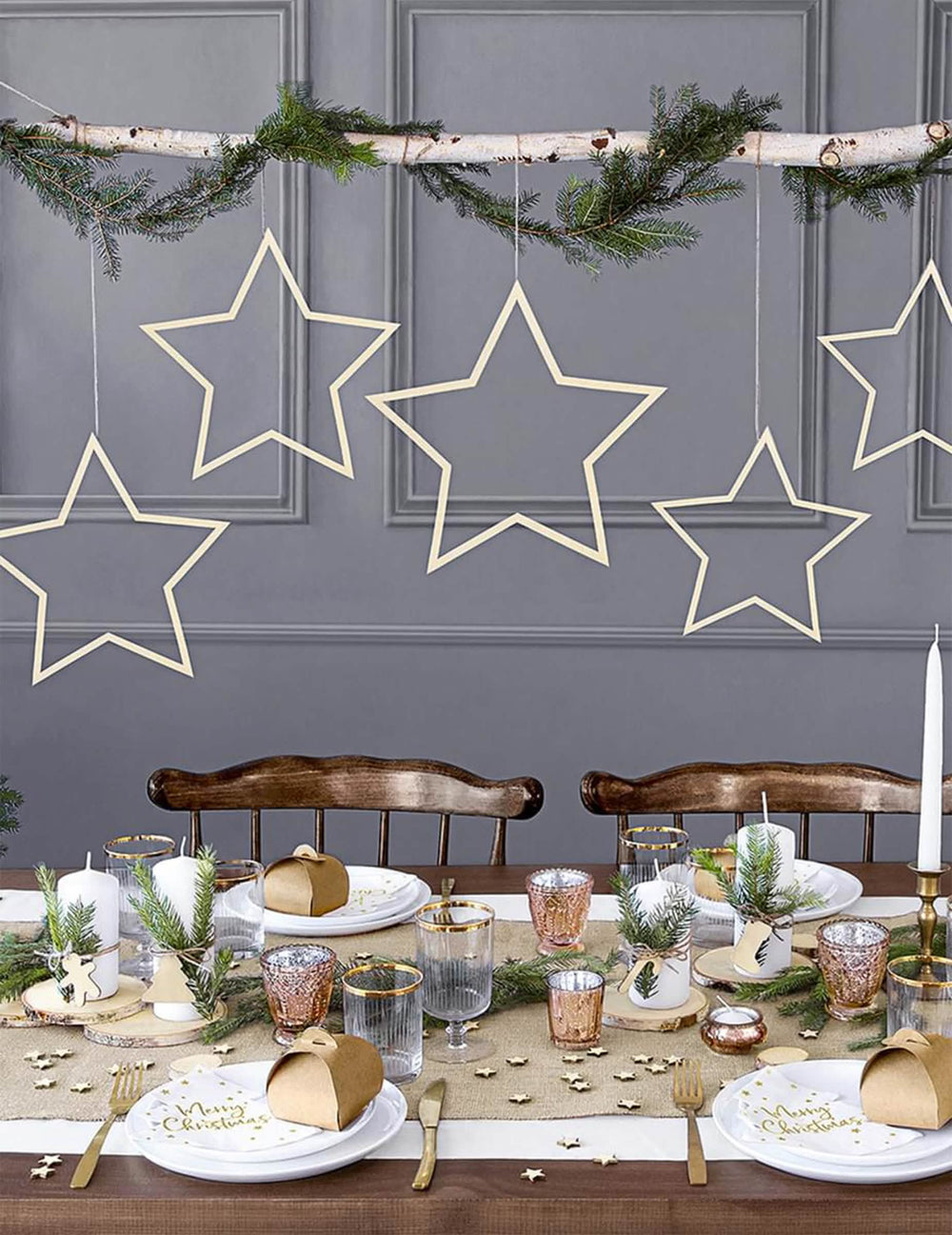 Mise en situação sobre uma mesa de festa de guardanapos sapin Merry Christmas