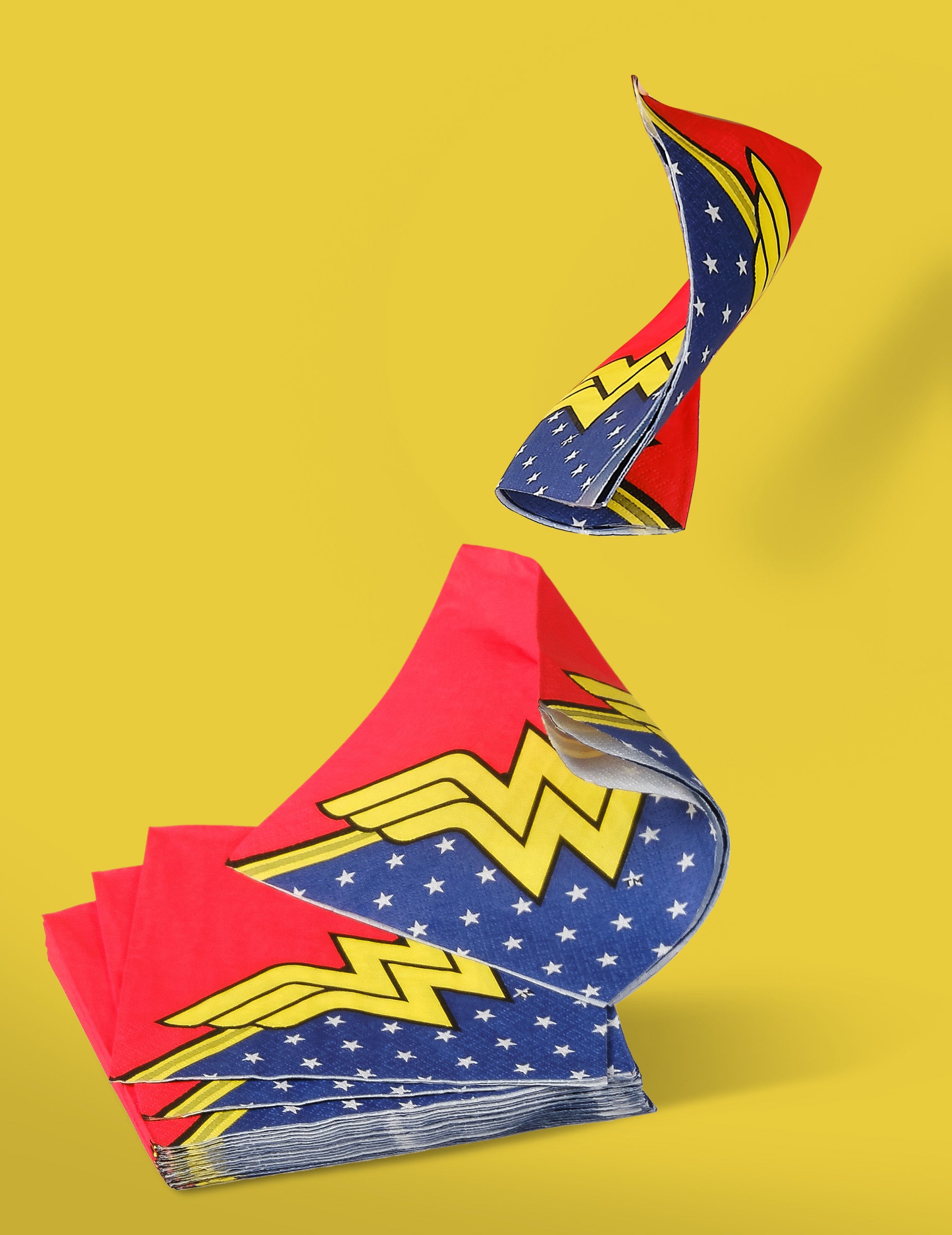 Mise en scène de la pile de serviettes en papier Wonder Woman