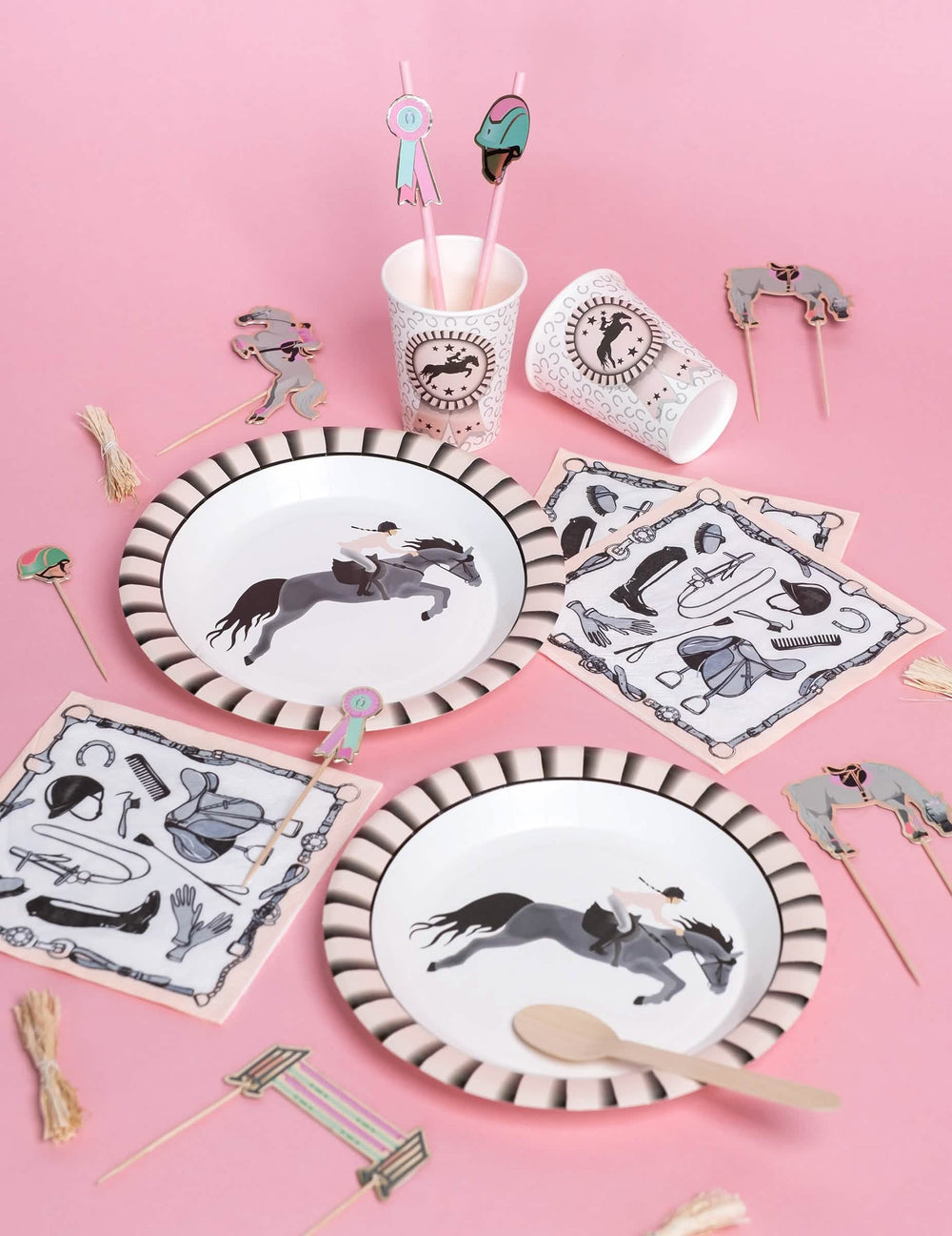 Visão geral da decoração de mesa dos guardanapos de papel equitação