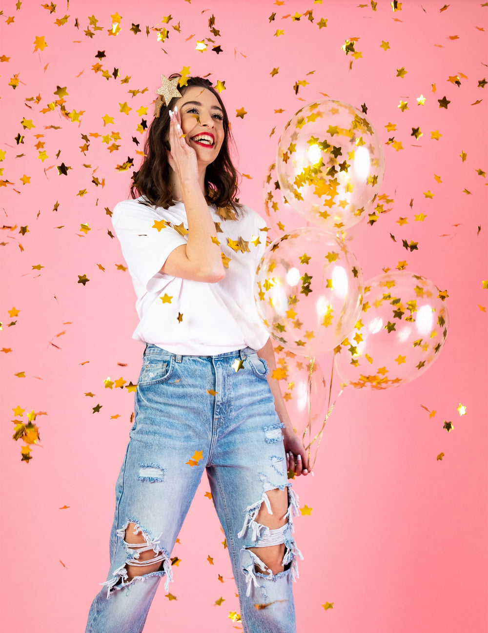 Mise en scène festive des ballons latex confettis Happy New Year