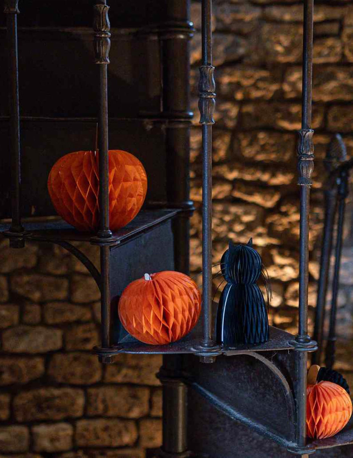 3 abóboras de papel alveolar laranja e preto 10 cm 13 cm e 18 cm