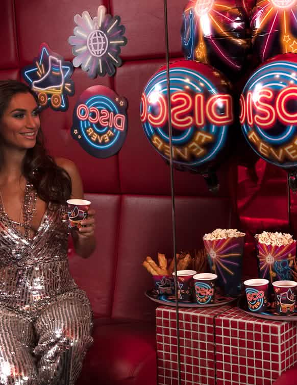 Encenação das decorações em cartão disco fever