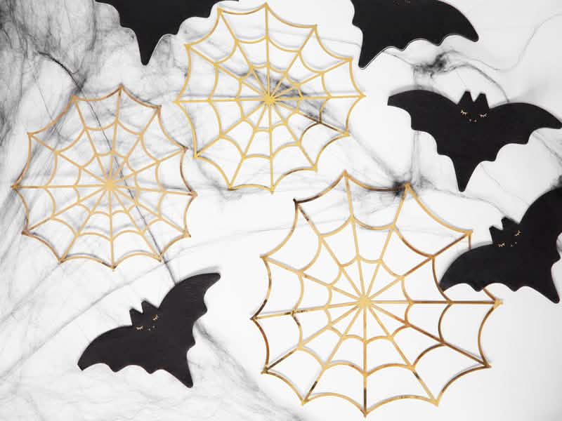 Mise em cena das decorações em papel de teias de aranha para halloween douradas metalizadas