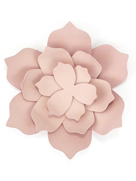 Gros plan d'une fleur du Fleurs en papier kit diy pour décoration rose