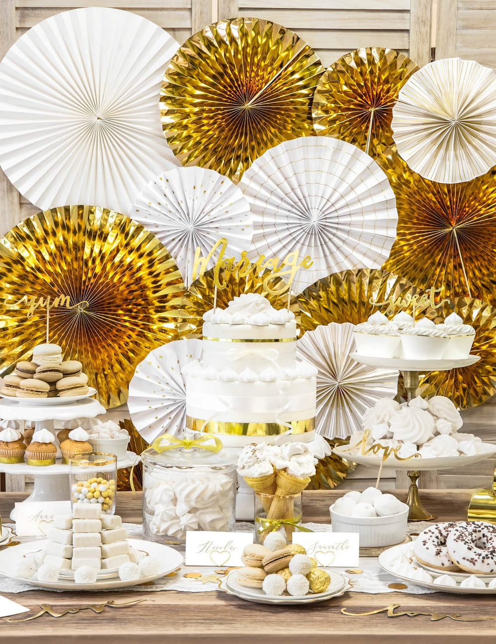 Rosetas de papel decoração chique para festa douradas
