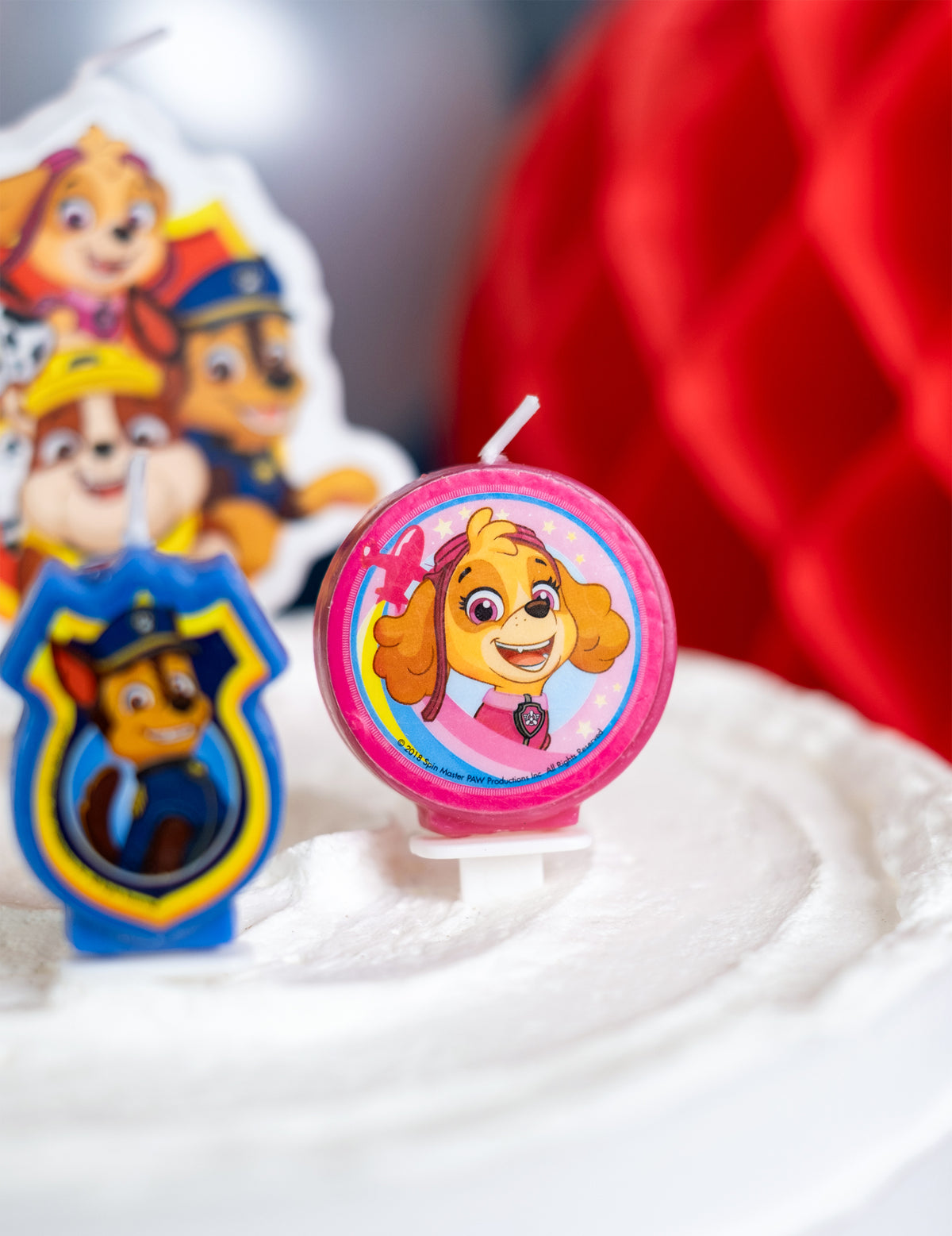 Gros plan sur la bougie Stella des bougies d'anniversaire Pat' Patrouille