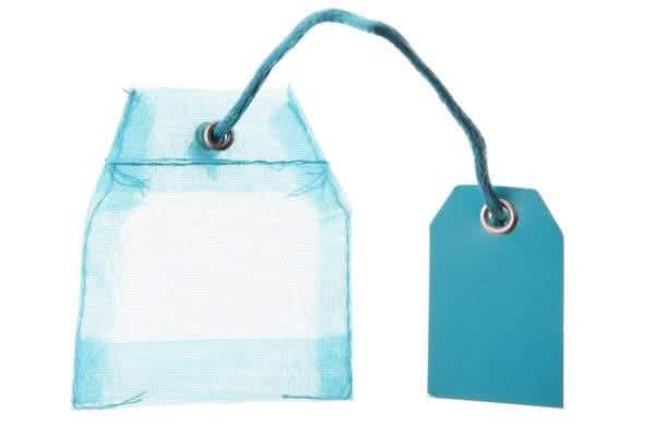 Saco de organza para rebuçados turquesa com etiqueta