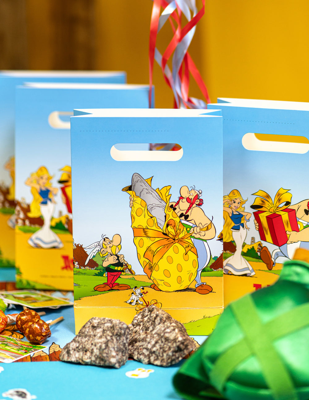 Vue d'ensemble de plusieurs sacs cadeaux Astérix pour enfant