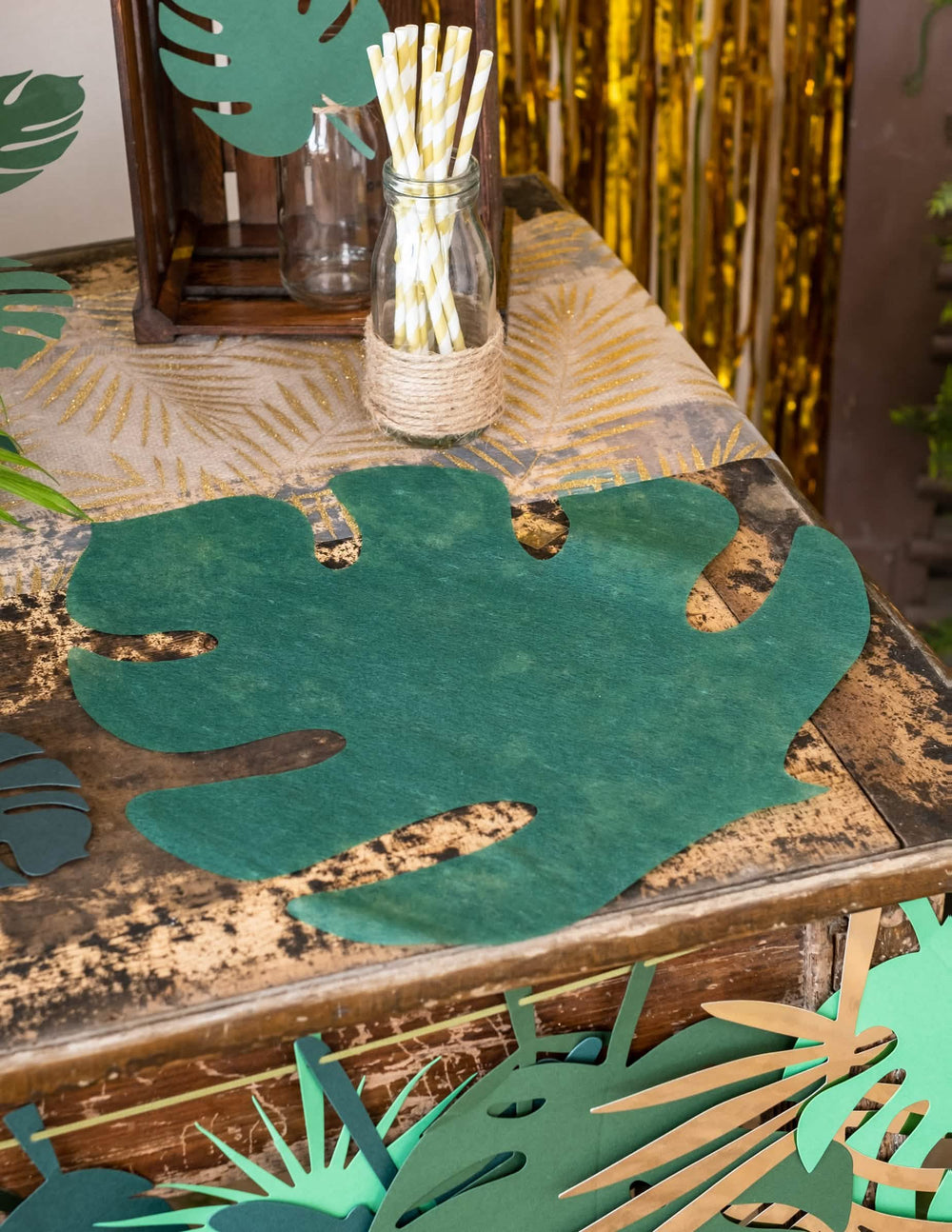 Grande plano sobre o individual folha tropical para decoração exótica