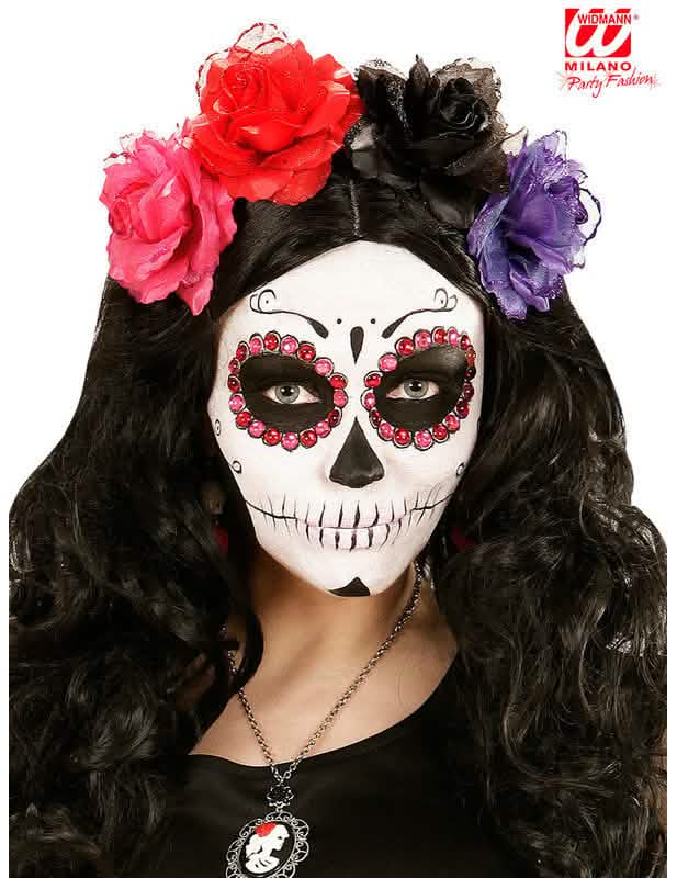 Grande plano da maquilhagem facial com strass Dia de los muertos