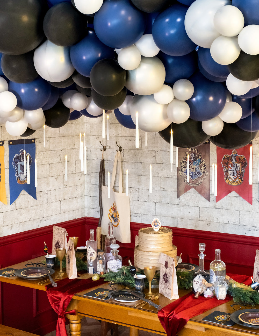 Mise en situation de fête des ballons géants en latex noirs