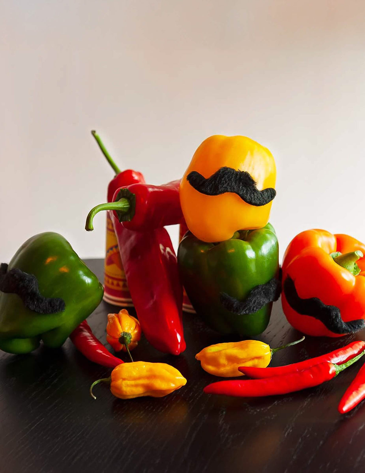 Encenação humorística com pimentos e bigodes adesivos pretos para adulto, lote de 5