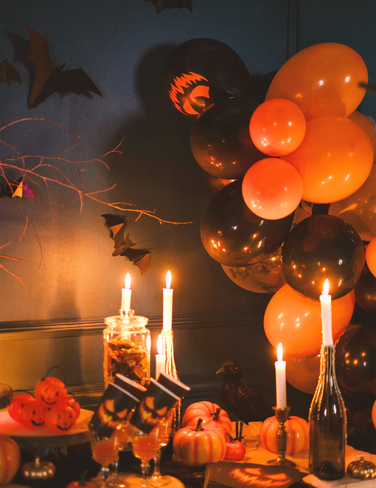 Mise en situation décorative d'Halloween des ballons citrouille terrifiante