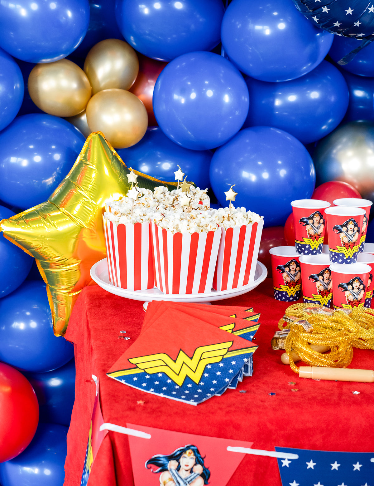 Décoration de table festive des 6 bougies sur pique étoiles pour gâteau dorées