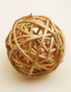 Boules en osier de décoration pour fête dorées